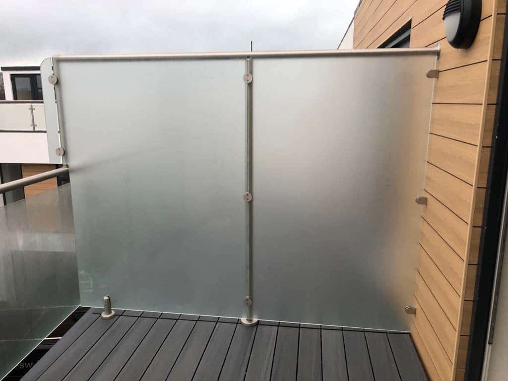 glass divider between flats